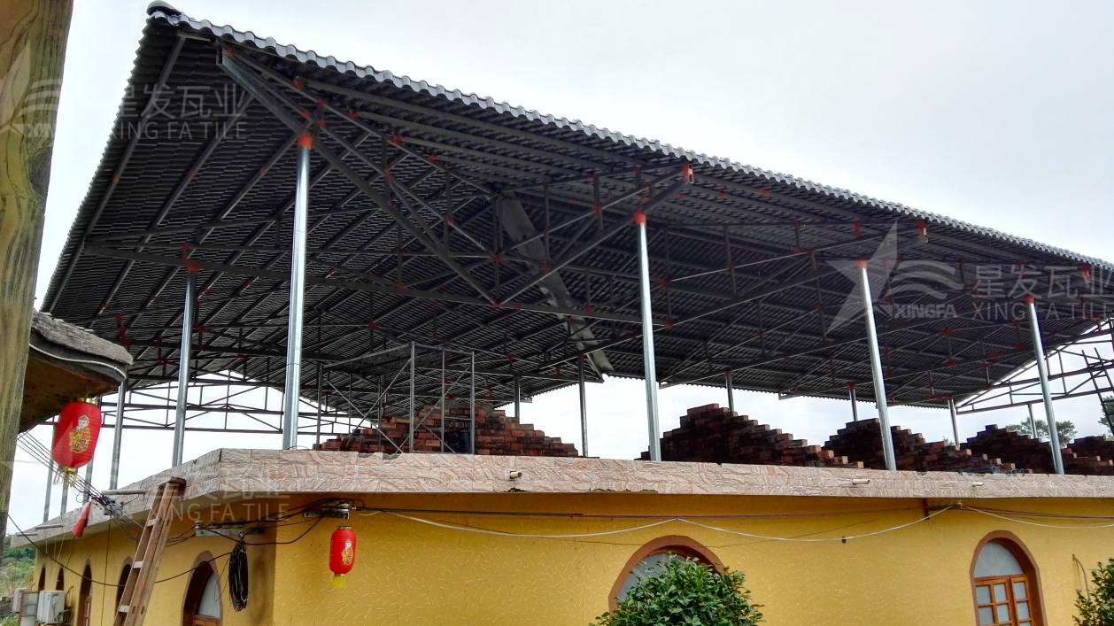 “鋼結(jié)構(gòu)+合成樹脂瓦”屋面建筑體系已被普遍應(yīng)用，促進行業(yè)發(fā)展