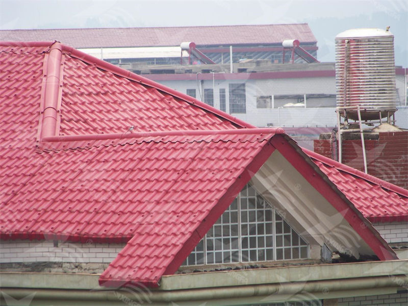 樹脂瓦 VS 琉璃瓦：哪個更適合您的屋頂？